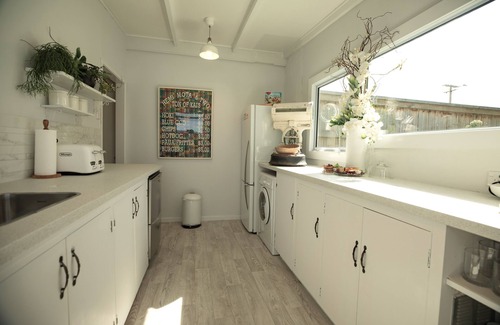 Otago House | “A SPECTACULAR & RARE FIND ON THE ABSOLUTE BEACH FRONT“