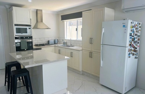 Rockingham Apartment | A stones throw from the beach - The Sand Castle is your perfect coastal escape