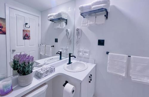 Village North Apartment | A studio in village center 7 mins to ski lift themed Marvel
