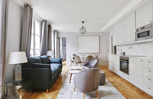 Madeleine Apartment | A Stunning 2-BR/2BA in Opéra- Saint-Lazare