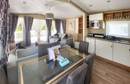Langham House | A stunning holiday home, with one master double with en suite W.