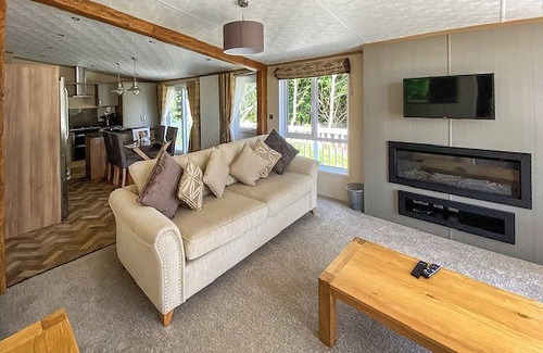 Langham House | A stunning lodge with one master double with en suite shower room.