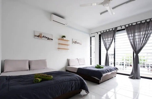 Gelang Patah House | A Stylish 4BR Home Near Legoland & Hello Kitty