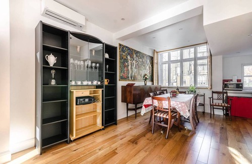 Brompton & Hans Town House | A sunny friendly smart 3 Bedroom Condo close to station , museums, restaurants