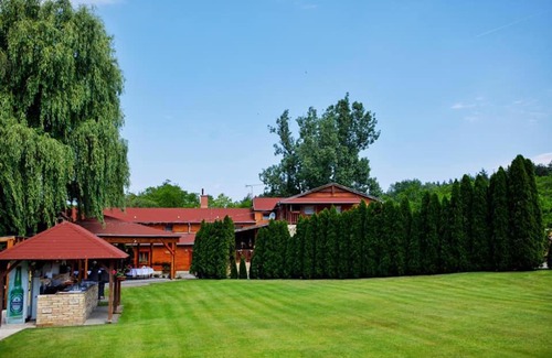Domony Bed & Breakfast | A SZELLŐ