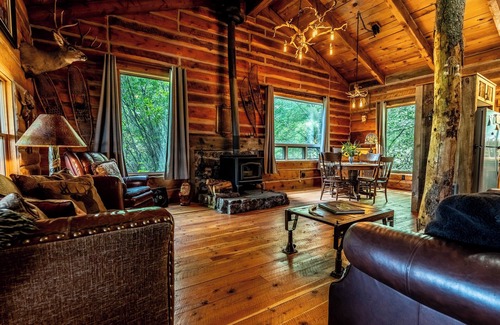Livingston Cabin | A totally authentic Montana sweet retreat in a convenient location