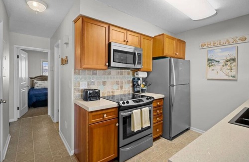 Wilmington Beach Condo | A touch of Paradise Oceanfront Views BBQs & a POOL