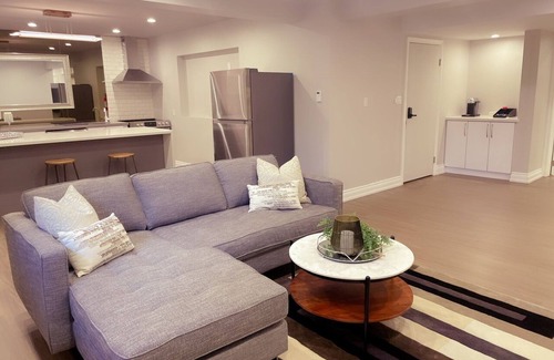 Cooksville Apartment | A truly gem apartment, luxurious and stylish