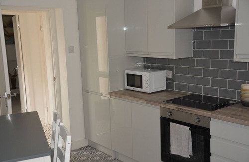 Merthyr Tydfil Cottage | A unique and stylish getaway cottage. Short stroll to Cyfarthfa Park/Castle.