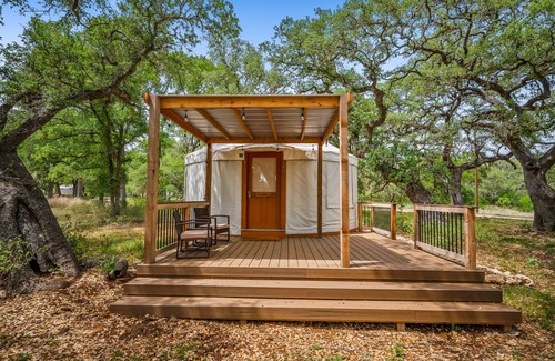 New Braunfels Cabin | A Unique Texas Hill Country Glamping Experience! Full bathroom and Great AC!