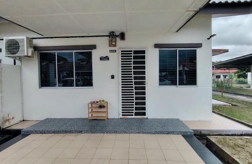 Lutong House | A&W Homestay, Vista Perdana, Miri
