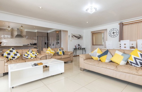 Forster House | A Waterfront Haven, Absolute waterfront with private jetty and WiFi