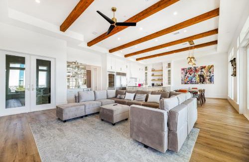 Galveston House | A Wave From it All