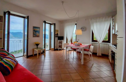 Someraro Apartment | A window 2 overlooking Lake Maggiore!