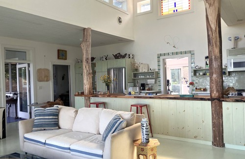 Bearsville House | A Wonderful House. High on a hill overlooking the mountains and valleys.