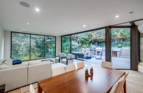 Fire Mountain House | A Zen Paradise - WIth Hot Tub and Pizza Oven