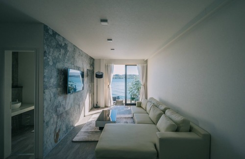 Kamiamakusa House | A1 The sea is in front of you A container hous /Kamiamakusa Kumamoto