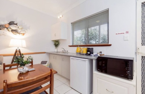 Connolly Apartment | A5 - Bright & spacious, 1 bathroom apartment!