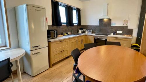 Imphy Apartment | A6 Familiale Parking Wifi 1 Grd Chambre 3 lits 1 canap 2 à 6 personnes AMELIE