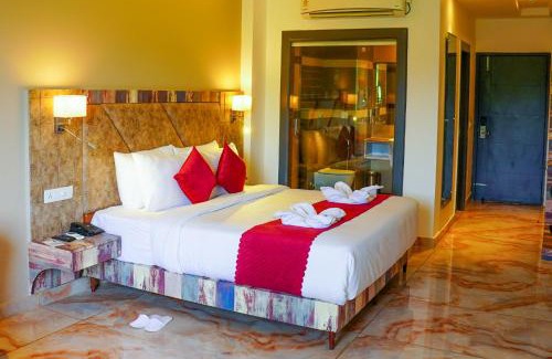 Sheehla Hotel | Aachman River and Valley View Resort Dharamshala - A riverside resort with balcony view
