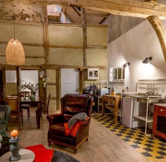 Nuth Apartment | Aan de Holle Weg. Zeer landelijk gelegen verbouwde stal tot woning