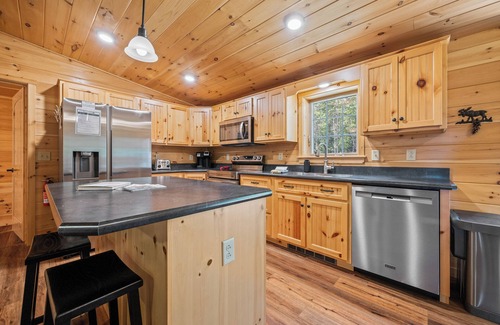 Rangeley Cabin | Abazi Lodge - New log cabin right off Quimby Pond Road!