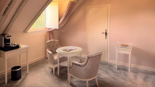Les Sorinieres Hotel | Abbaye De Villeneuve