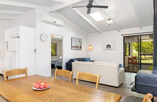 Abbey House | Abbey Beach Shack - Pet Friendly accommodation in beautiful Abbey!