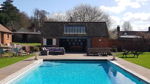 Saffron Walden House | Abbey House by Group Retreats