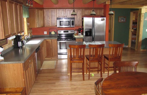 Ontario City Cabin | Abbeywood Cabin - Luxury on the lake