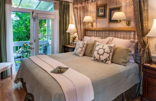 Historic Montford Bed & Breakfast | Abbington Green Bed & Breakfast Inn