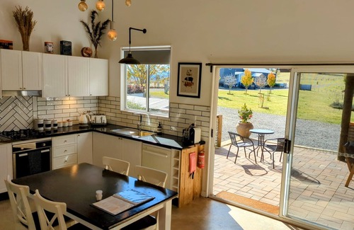Curraweela House | Abercrombie Ridge - Lux LODGE and Spa Retreat - Pet-friendly