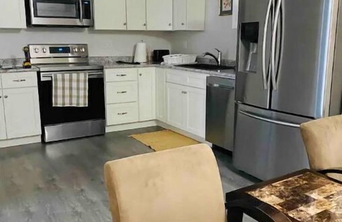 Bridgewater Apartment | Abigael’s Apt Suite 1 BR 2 BED in Central Bridgewaternn