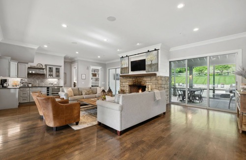 Mooreland Estates House | Above Nashville Bluegrass Retreat| BrentwoodI Pool/Spa| Private