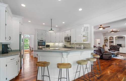 Franklin House | Above Nashville Country Manor I Pool | Pool Table | 12 Beds| EventsI Services