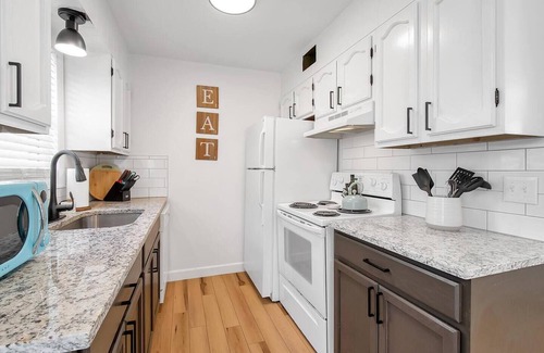 Wichita Apartment | Above Par-Modern Apartment-King