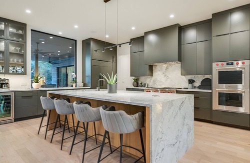 Barton Hills House | Above Platinum I Pool&Spa I Sauna I Modern Luxury I Services I Outdoor Living