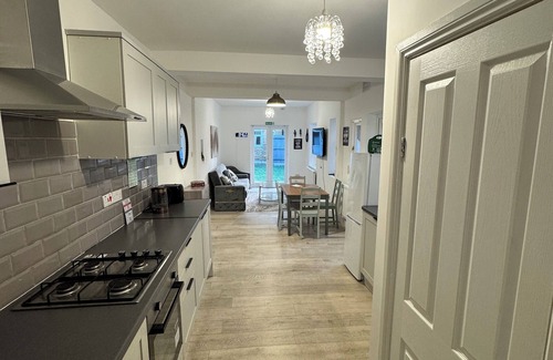 Abbey House | Absam Homes LtdnComfortable Accommodation, Convenient Facilities, Prime Location