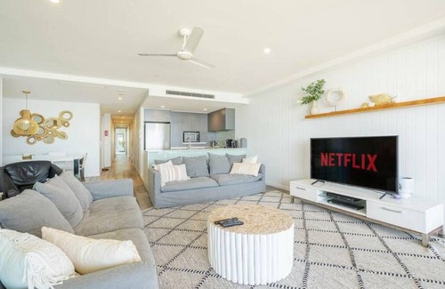 Coolangatta Apartment | Absolute Beachfront Apartment on Kirra Beach.