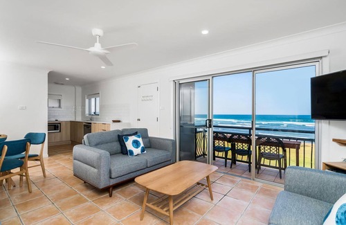 North Creek Apartment | Absolute Beachfront Apartment 4T