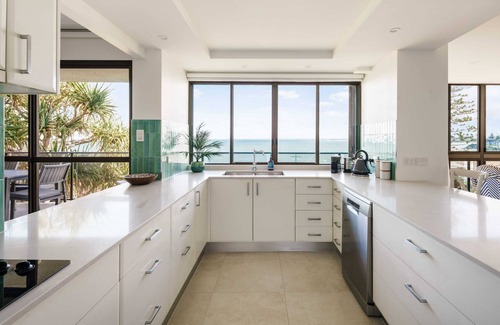 Kings Beach Apartment | Absolute Beachfront Bliss on Kings Beach