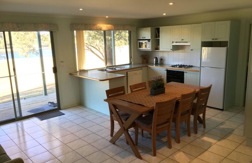 Longreach Villa | Absolute Waterfront - Grevillea At Shoalhaven Lodge