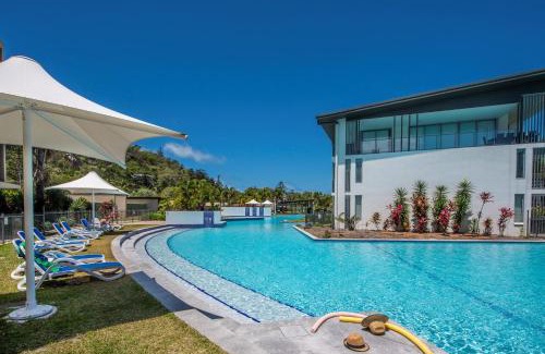 Nelly Bay Apartment | Absolute Waterfront Magnetic Island