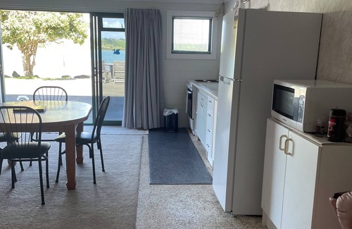 Parua Bay House | Absolute Waterfront Self Contained 2 bedroom beachfront unit