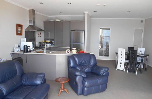 Tauranga Cottage | Absolute Waterfront, Tauranga Apartment