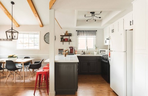 Big Bear Lake Cottage | AC + <5mins to Village/Shops/BikePark/Zoo + FirePit