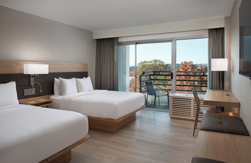Lake Forest Hotel | AC Hotel by Marriott Portland Lake Oswego