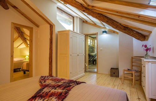 Dubnitsa Bed & Breakfast | ACACIA room, between the Pirin and Rhodope mountains!