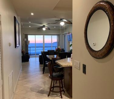 Villa del Mar Apartment | ACCESS - BEACH Penthouse PAPAS and BEER 2 miles WIFI