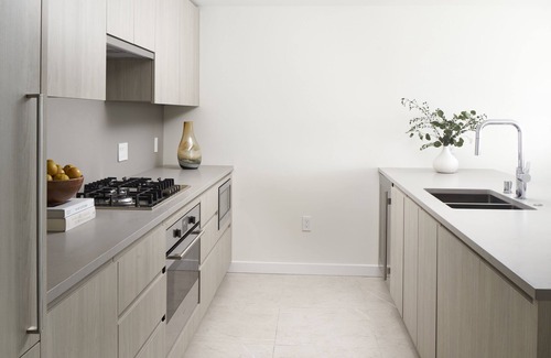 Belltown Hotel | Accessible King Studio w/Kitchen, Laundry & Resort Amenities in Seattle!